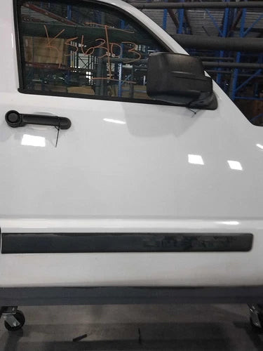 Jeep Liberty 2012 R RH White OEM Door Passenger Side Used Salvage used OEM complete door assembly