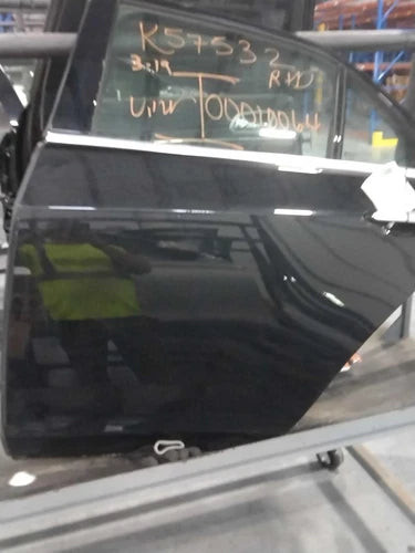 2019 Cadillac Cts Sdn VIN A 4th dig Used OEM complete door assembly used OEM complete door assembly