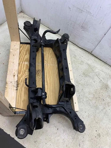 2019-2020 HYUNDAI TUCSON OEM REAR SUSPENSION SUB FRAME CROSS MEMBER 55405D3650 used OEM rear subframe and crossmember