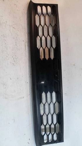 2022 Mitsubishi Outlander gasoline upper bright chrome a Used OEM grille used OEM grille