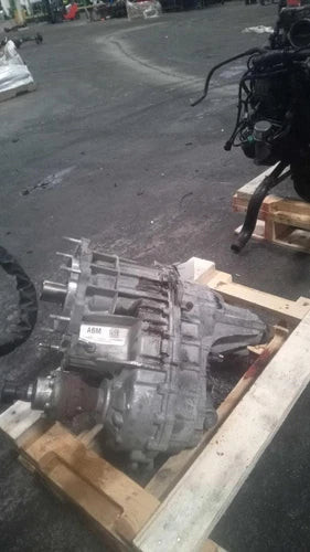 2015 GMC Canyon Transfer Case Assembly OEM Used Silver 6 Month Warranty used OEM transfer case
