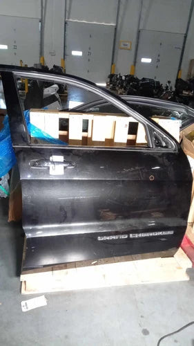 2016 GMC Canyon electric Front Right Used OEM complete door assembly used OEM complete door assembly