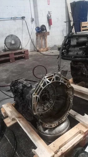 2007 Kia Sorento Automatic Transmission Assembly Silver OEM Tested Used used OEM transmission assembly