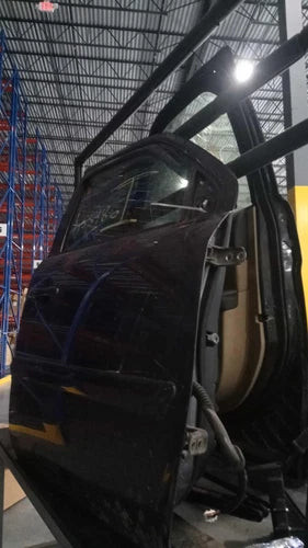 2015 Honda Pilot electric Front Right Used OEM complete door assembly used OEM complete door assembly