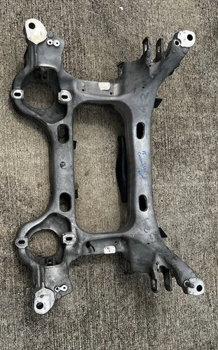 2014-2019 CORVETTE STINGRAY C7 REAR SUSPENSION CROSSMEMBER UNDERCARRIAGE OEM used OEM rear subframe and crossmember