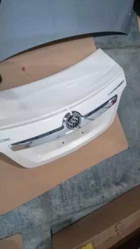 2013 Buick LaCrosse OEM Tailgate Used 104K Miles No Spoiler or Camera used OEM spoiler