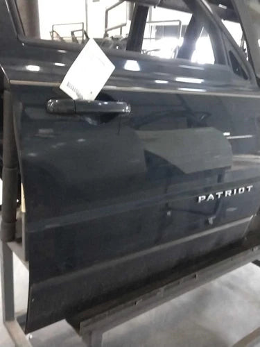 2016 Jeep Patriot R. electric window Used OEM complete door assembly used OEM complete door assembly