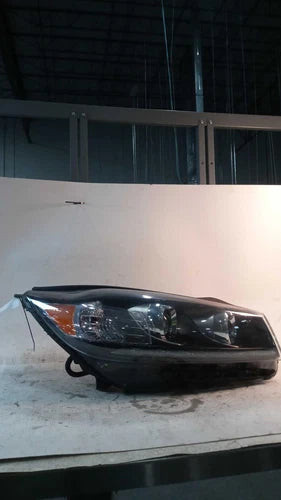 2019 Kia Sorento R Headlight Assembly OEM White Right Used used OEM headlight