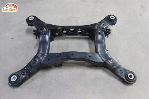 2013 - 2019 MERCEDES GL450 X166 4MATIC REAR SUBFRAME SUB FRAME CROSSMEMBER OEM used OEM rear subframe and crossmember