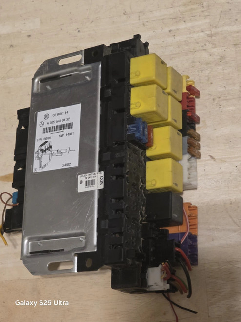 00-06 Mercedes S350 S500 CL500 CL600 W220 Front Left SAM Relay Fuse Box Oem A0345459432 used OEM fuse box or power module