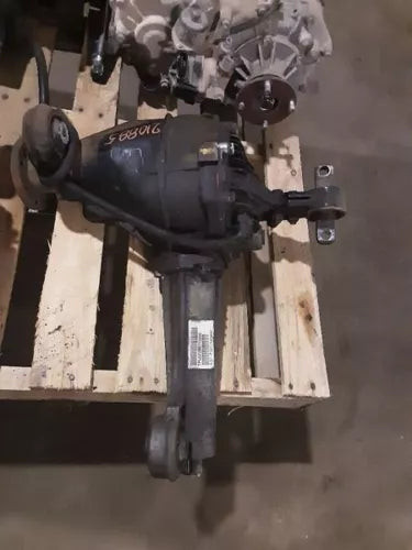 2006-10 Jeep Commander 3.07 Ratio 6 Cyl 3.7L Front Axle Differential Carrier OEM used OEM differential carrier