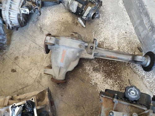 2003-2006 Lincoln Navigator Front Axle Differential Carrier Assembly 3.73 Ratio Used OEM differential carrier used OEM differential carrier