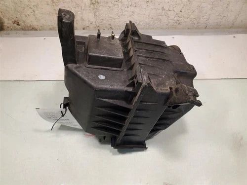 2011-2014 Toyota Sienna Air Cleaner Intake Filter Box OEM used OEM air cleaner assembly