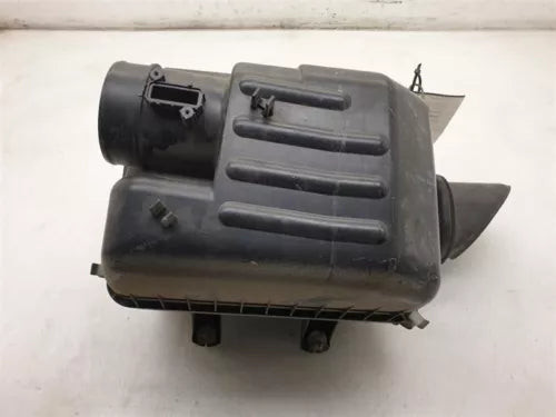 2005-2006 Toyota Tundra & Sequoia Air Box Cleaner OEM used OEM air cleaner assembly