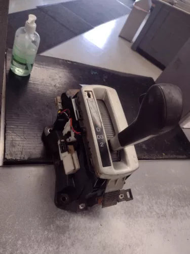 01-05 Honda Civic Sdn Automatic Transmission 4 Speed Floor Gear Shifter Assembly used OEM transmission shifter