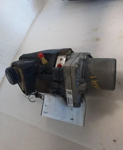 2015-2018 Nissan Altima Power Steering Pump Assembly OEM used OEM power steering pump