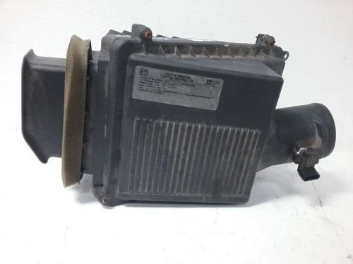 2014-2016 Chevrolet Silverado Sierra 1500 Air Cleaner Intake Filter Box OEM used OEM air cleaner assembly