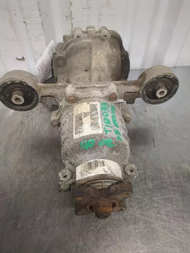 2005-2006 Chevrolet Equinox Rear Axle Differential Carrier Assembly OEM Used used OEM differential carrier