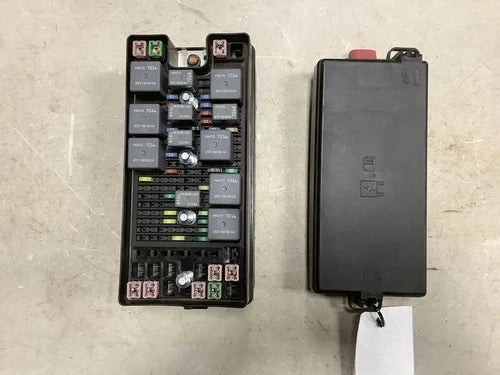 2005-2006 Ford Mustang Fuse Box Engine Assembly OEM used OEM engine assembly