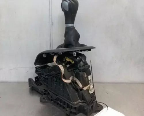 2013 Dodge Dart 2.4 L Automatic Transmission Floor Gear Shifter Assembly OEM used OEM transmission shifter
