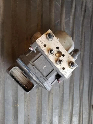 03-09 Audi A8 4.2L V8 ABS Anti-Lock Brake Pump Assembly VIN E 8th Digit 13001 used OEM ABS pump and module