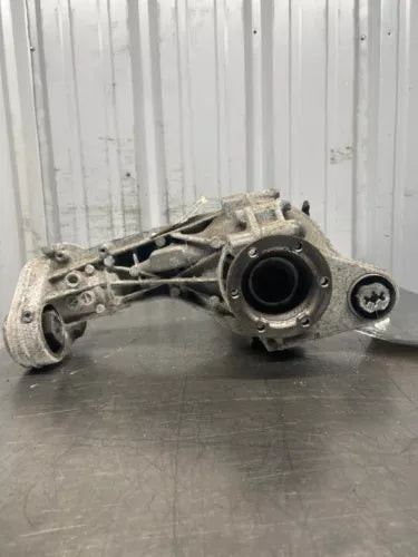 2013-2015 Audi Q7 Front Axel Differential Carrier Assembly OEM Used used OEM differential carrier