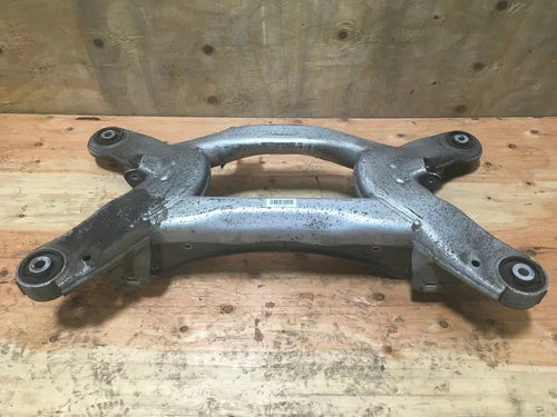 2006 AUDI A8 QUATTRO 4.2L REAR AXLE SUBFRAME SUSPENSION CROSSMEMBER SUPPORT OEM+ used OEM subframe bracket and support