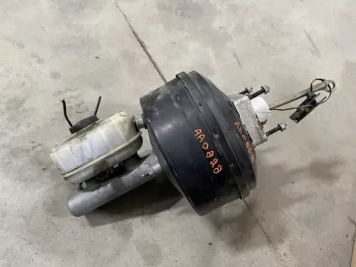 1999-2004 Ford F250 Super Duty Power Brake Booster OEM used OEM brake booster