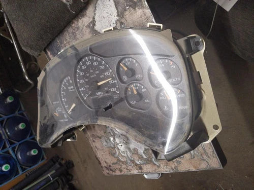 2001-2002 Chevrolet Silverado 2500 Speedometer Head Cluster OEM used OEM instrument cluster