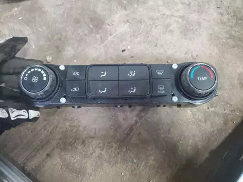 2018-2022 GMC Terrain Manual Climate AC Heater Temperature Control OEM used OEM A/C climate control module