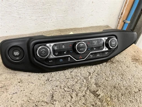 2024 Jeep Wrangler A/C Heater Temperature Control OEM used OEM A/C climate control module