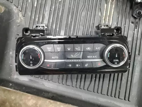 2022 Ford Escape AC Heater Temperature Control Unit OEM used OEM A/C climate control module