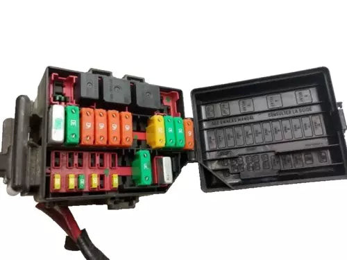 2005-2006 Ford Mustang Engine Fuse Box Coupe Warranty OEM used OEM fuse box or power module