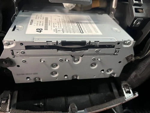 2017 - 2020 Nissan Pathfinder Infiniti QX60 AM FM Stereo CD Radio Receiver OEM used OEM radio receiver