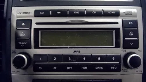 2007-2008 Hyundai Santa Fe Radio Receiver AM FM CD STEREO MP3 w/o Satellite OEM used OEM radio receiver