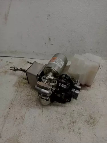 2020-2022 Nissan Frontier Power Brake Booster With Master Cylinder Used OEM used OEM brake booster
