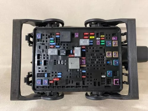 2015-2019 GMC Sierra 2500 3500 Pickup Engine Fuse Box Factory OEM ID 84303174 used OEM fuse box or power module