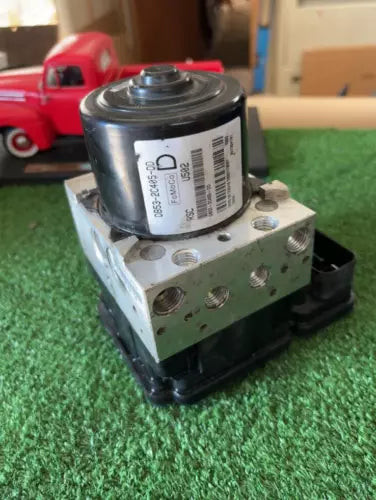 2013-2014 Ford Explorer ABS Anti-Lock Brake Pump Assembly thru 12/01/13 w/o adap used OEM ABS pump and module