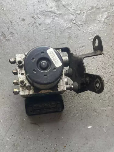2006 JEEP LIBERTY ABS ANTI-LOCK BRAKE PUMP ASSEMBLY OEM 06 used OEM ABS pump and module
