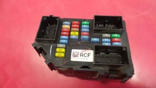 2010 2011 2012 2013 Chevy Silverado 1500 Engine Fuse Box 5.3L in Warranty OEM used OEM fuse box or power module