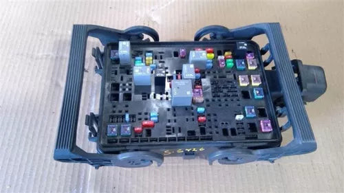 2016-2017 Chevy Silverado 1500 Pickup Engine Fuse Box W/o Auxiliary Battery used OEM fuse box or power module