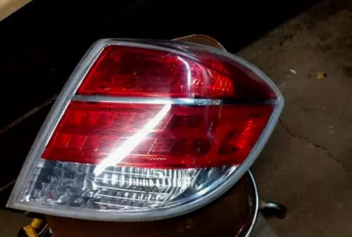 2007-2009 Saturn Aura Passenger RH Tail Light Assembly Oem used OEM tail light