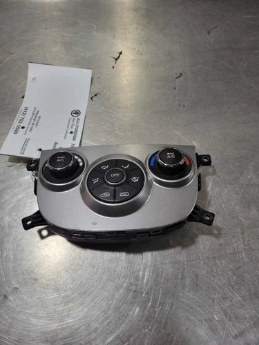 010-2012 Hyundai Santa Fe A/C Heater Control Assembly OEM used OEM A/C climate control module