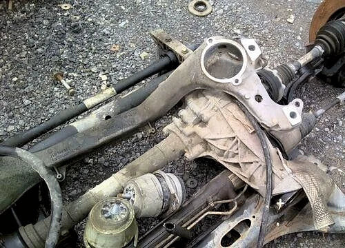2004-2006 Volkswagon Touareg 8 cylinder Front Axle Differential Carrier Assembly Used OEM differential carrier used OEM differential carrier