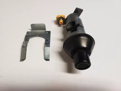 Envoy TrailBlazer Rainer 2002-2007 OEM REAR LIFT GATE WINDOW RELEASE BUTTON. used OEM liftgate or tailgate