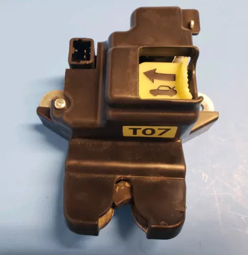 Hyundai Elantra Sedan 2011-2014 Lock Trunk Latch Release Actuator 812303X010 used OEM deck lid or liftgate latch