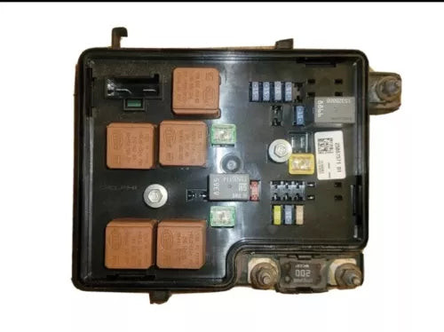 2007-2013 Chevy Tahoe Hybrid Engine Fuse Box Junction Block 25867571 used OEM fuse box or power module