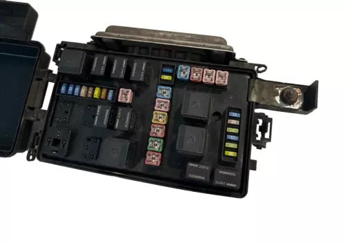 2005 Chrysler 300 TIPM FUSE BOX MAIN PANEL ENGINE Set P05087166AG P56038742AI used OEM fuse box or power module