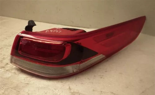2016-2020 Kia Optima Rear Right Passenger Side Tail Light Assembly Oem used OEM tail light