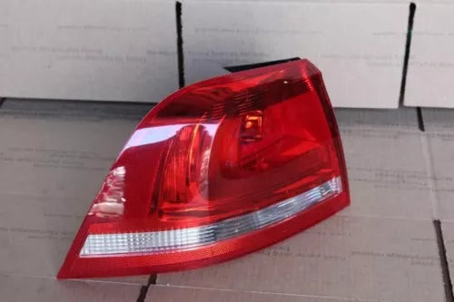 2011-2014 Volkswagen Touareg Rear Left Driver Side Tail Light Assembly Oem used OEM tail light